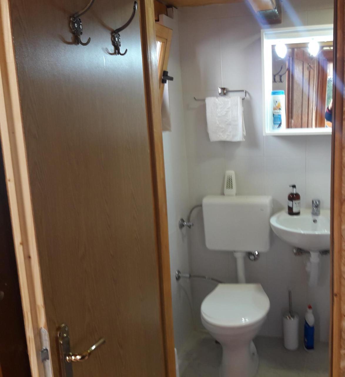 Obiteljski Apartman Borovi Visoko Exterior foto